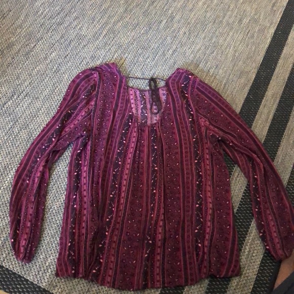 Patterned blouse. - Picture 2 of 2